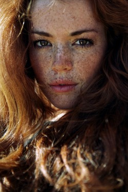 babygirlssweetsurrender:  Love freckles.