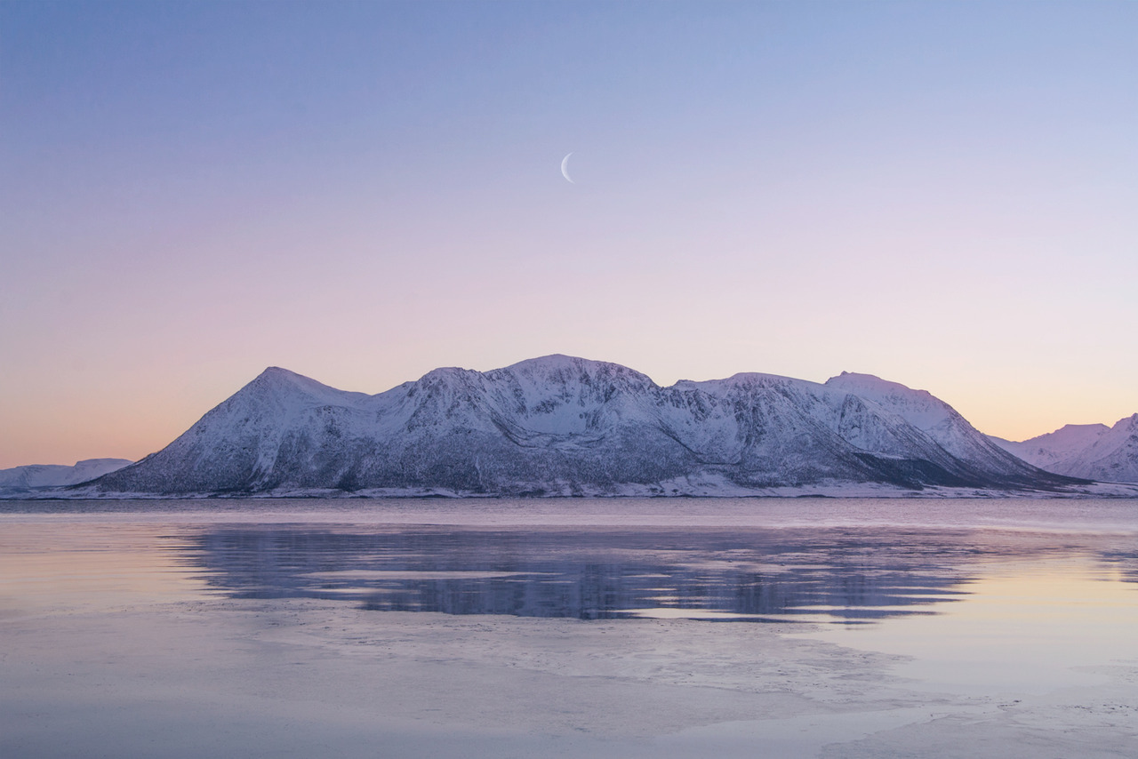 escapekit:  Moments With the Moon Norway-based photographer Bjørg-Elise Tuppen shares