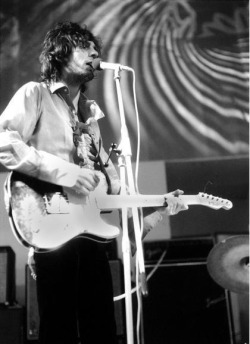 scream-thy-last-scream:  Syd Barrett 