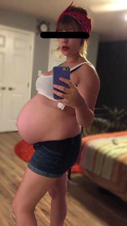 Porn Pics absinthelaveep:Flashback to pregnant.  Again.