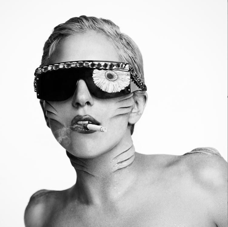 photojojo:  When it comes to celebrity portraits, photography duo Inez van Lamsweerde
