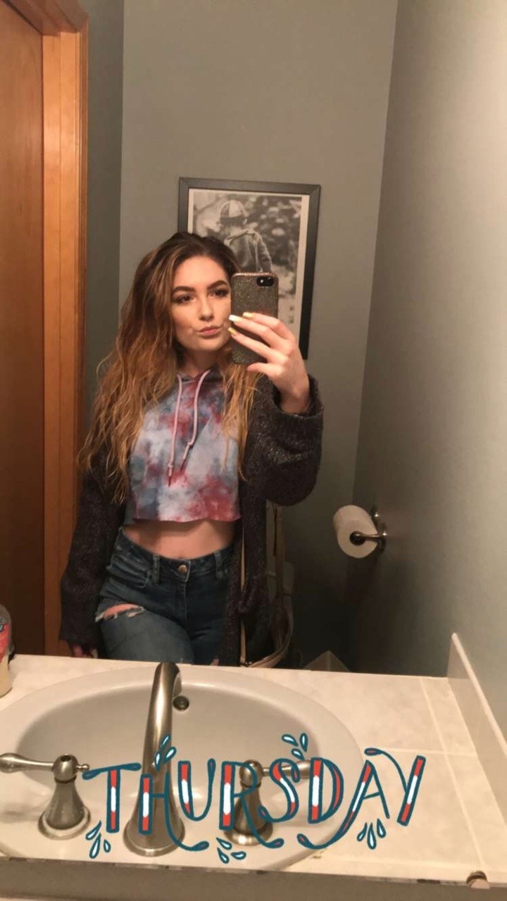 lovelychavsluts:  Hot American slut
