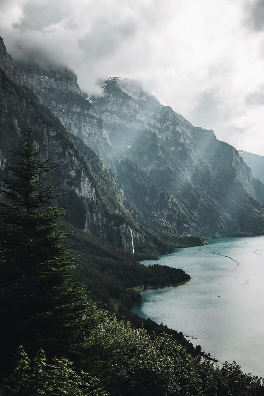 banshy:
“Klöntalersee // Valentin & Roman
”