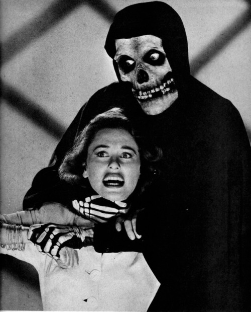 ‘Linda Sterling’ (The Crimson Ghost, 1946), “Famous Monsters of Filmland”, #