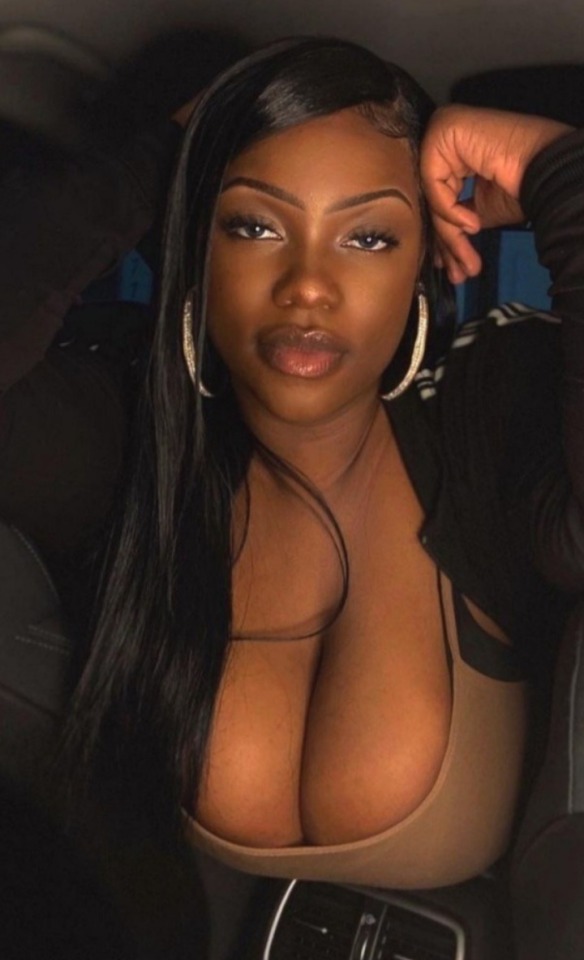 kingserg90:mistertubs:thegoodlife1:Beautiful sexy woman 👍🏾