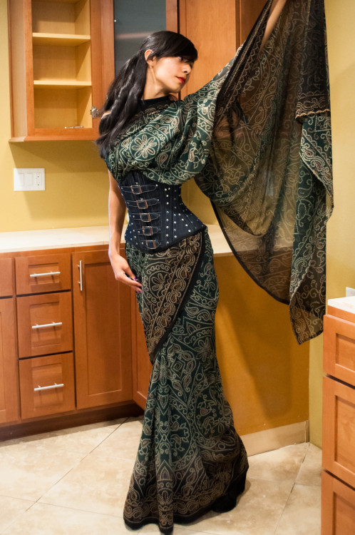 designedtoseduce:  zessinna-saris:  Dark green georgette fabric with the white and yellow design throughout the sari. It’s absolutely beautiful, and perfect for a night out or any event. Maybe even try it with a corset! A dull yellow, or silver corset,