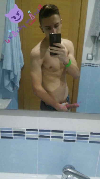 6kinkymind9: Aaron T. 20  Españolito sexy a hecho orgia con 4 de sus amigos, y le exita qu el