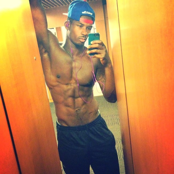 manuponman:  Dan Jennings can get it with his tall sexy chocolate self!