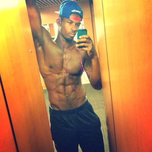 manuponman:  Dan Jennings can get it with his tall sexy chocolate self!