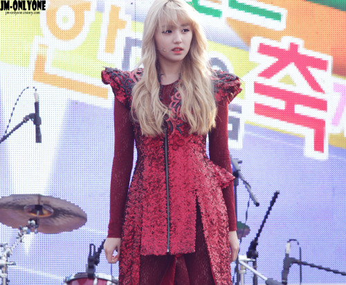 7raniagirls:[OLD][FANTAKEN] 130525 RaNiA (T-ae)(1) @ GyeongNam Youth Festival by jm-onlyone via Rani