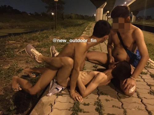 6sg: sgboiboi2: lolongi: fimeim: B 한국은 아니네 Outdoor fun I’d stop to watch, too.6sg.tumblr.c