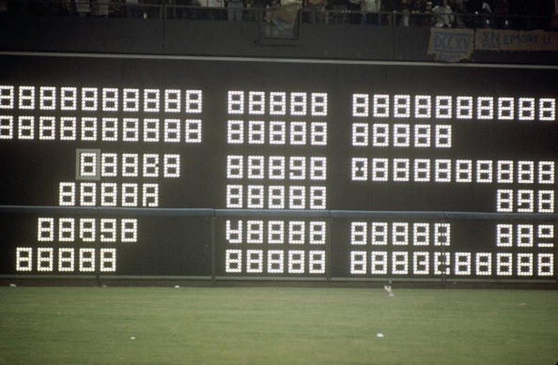 BACK IN THE DAY |4/8/74| Hammerin&rsquo; Hank Aaron hits 715th HR, breaks Babe