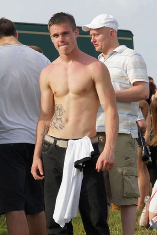 tradiesandchavs:  Some hot chav guys!!!