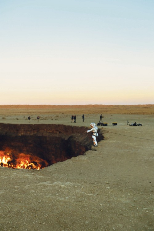 northwestwade:fyeahscienceteachers: shychemist:  gnossienne: Forty years ago, a vast molten cavity known as the Darvaza crater – nicknamed the “door to hell” – opened up in the desert of north Turkmenistan, and has been burning ever since. Now,