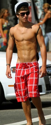 itsswimfever:Boardshorts worn low, muscles, smooth, tan - perfect!!!