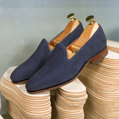 Introducing our Women Slippers 1663 in navy suede. Discover at Carmina website & stores.https://