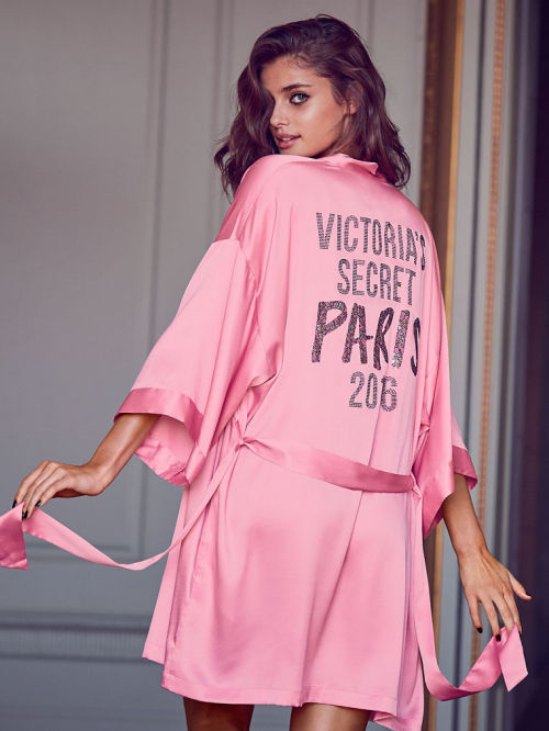 taylorsmariehill:Taylor Hill in the official Victoria’s Secret Fashion Show 2016 robe