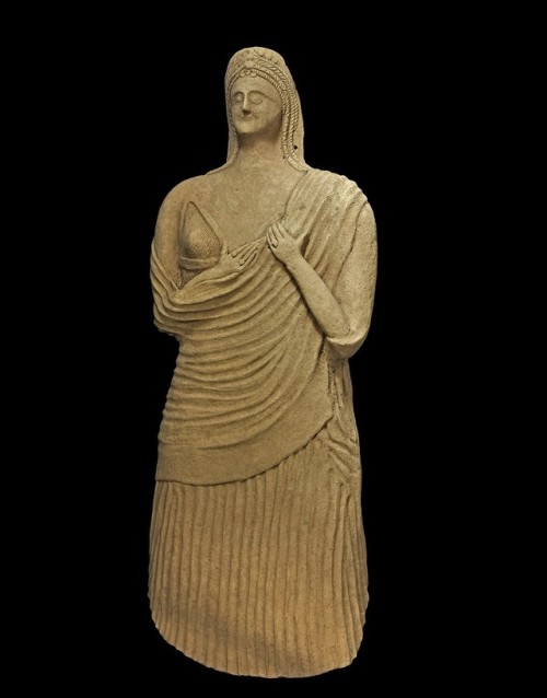 Greek Terracotta Standing Kore, 6th-5th Century BCA hollow-formed terracotta kore with modeling to t