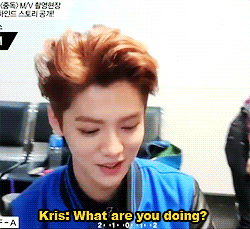 ohmi-ja-deactivated20141029:  luhan getting caught browsing on his phone~ 