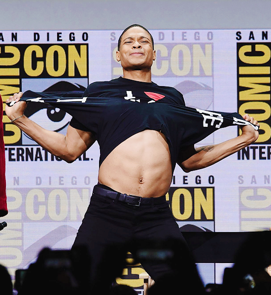 rayfish-r:Ray Fisher onstage during the ‘Justice League’ Panel at the Comic-Con