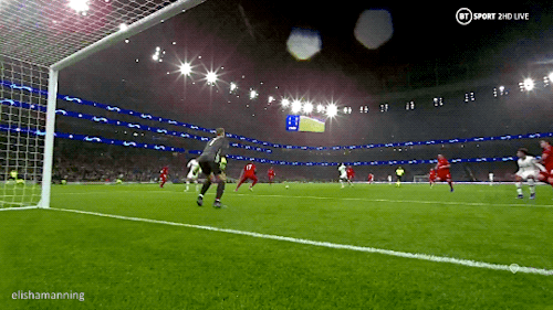 elishamanning:Manuel Neuer’s two vital first half saves against Tottenham (1 October 2019)