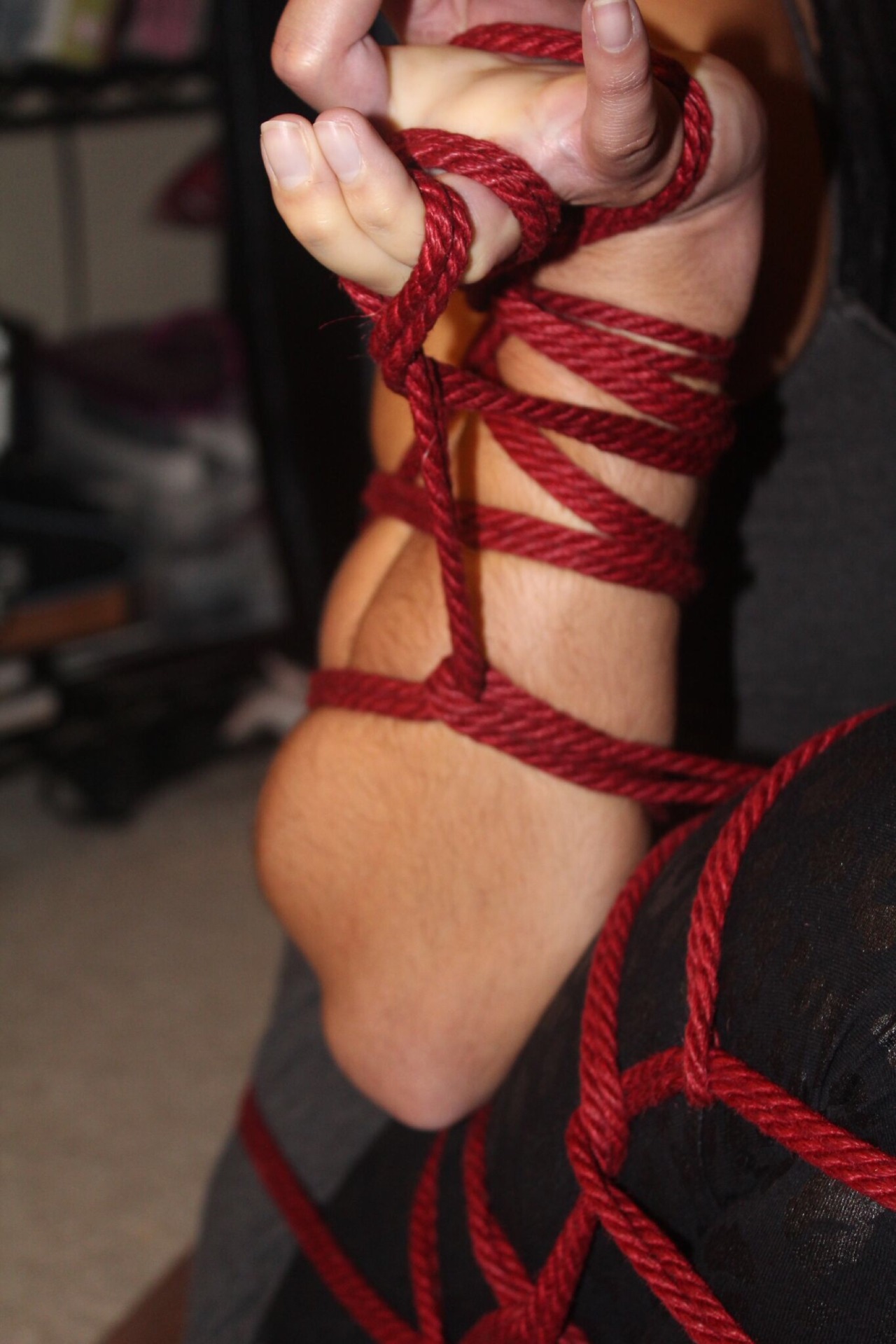 ropeandthings:  a-refreshing-reign:  Second rope day!  My back is kinda sore today,