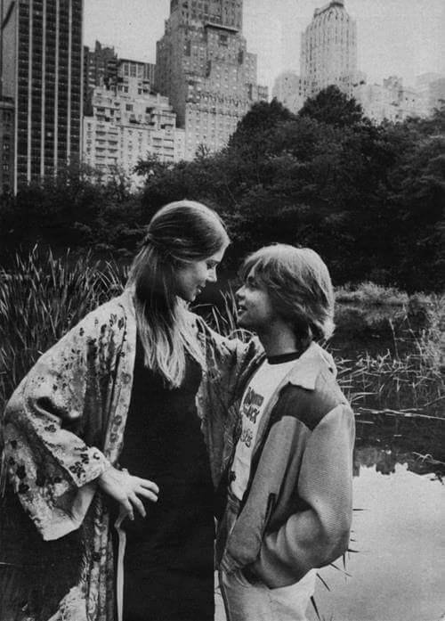 anotherbondiblonde:Carrie Fisher and Mark Hamill, Manhattan .That’s actually not Carrie Fisher, it’s