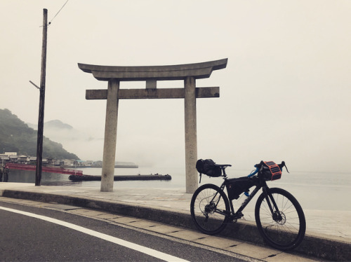 tothenexttrail:#biketouring #bikepacking #tobishima #とびしま海道 豊町御手洗。北前船とともに栄えた港町。なかなか良い雰囲気⚓︎みかんジュースも濃厚