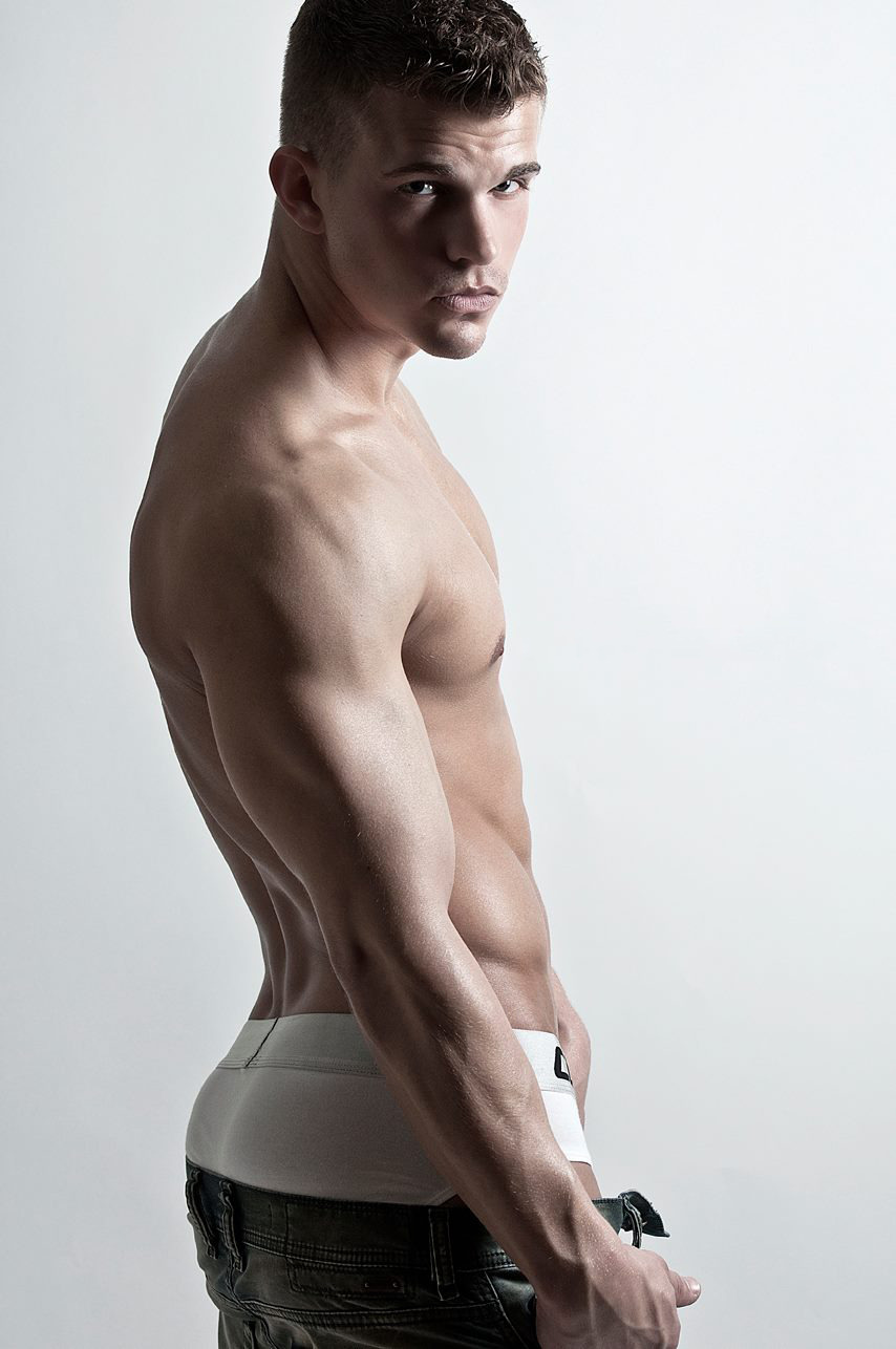 scruffyjizzmonkey:  (via TumbleOn)  Omg. Who is this Hottie ?