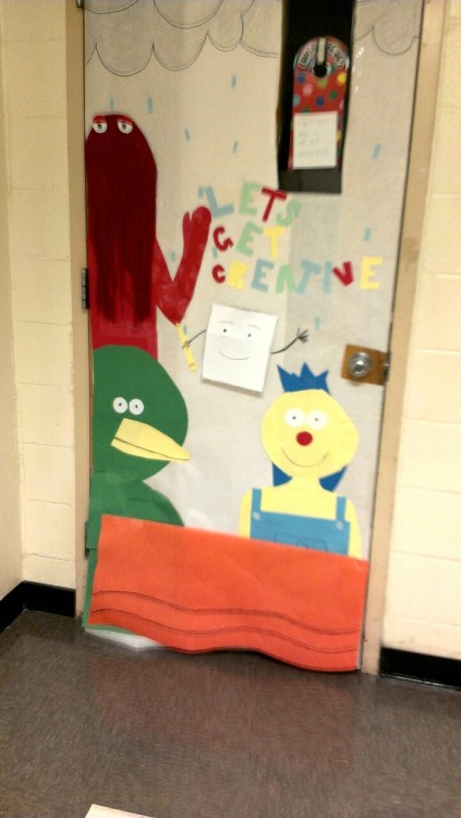 celiisbluebeetle:So my English teacher decorated her door today…