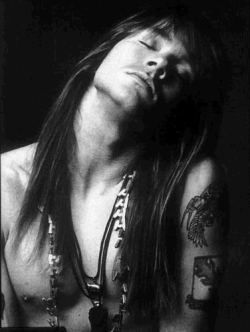 sunrise9memories:  Damn it, Axl ! 💜