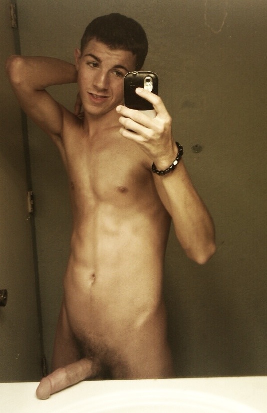 ksufraternitybrother:  Twink with a huge wang!!!  KSU-Frat Guy:  Over 30,000 followers
