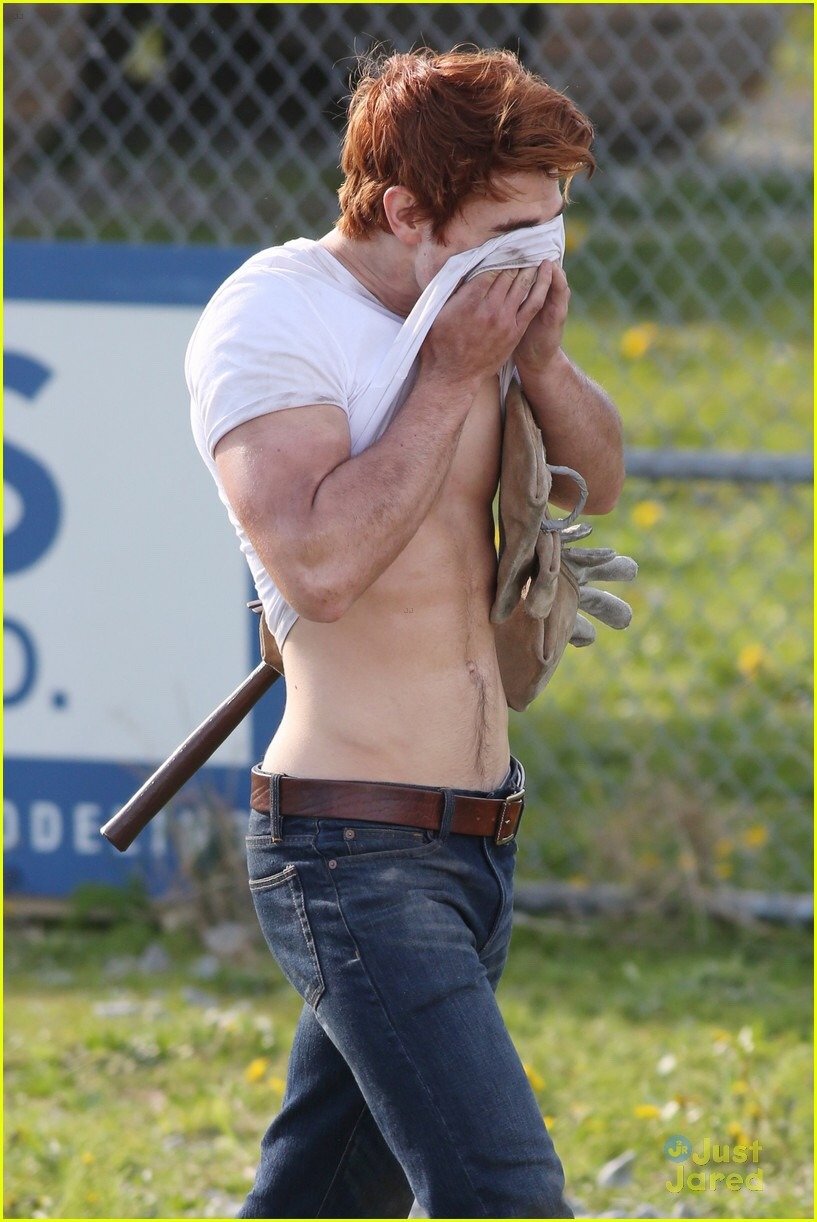 dudenathanbro:Keneti James Fitzgerald “KJ” Apa is a New Zealand actor. He is