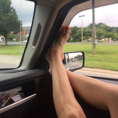 juniors4209:  Feet in the Jeep!  Love this. porn pictures
