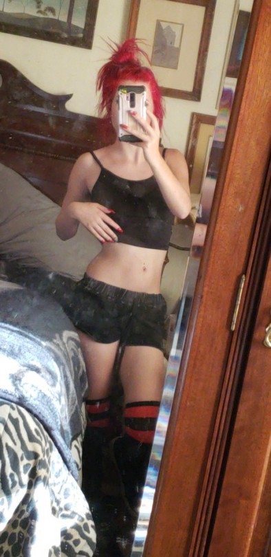 zucbb:  custom photos ŭ per clothed picture, บ for nude, ฟ for nsfw. message me 🤪