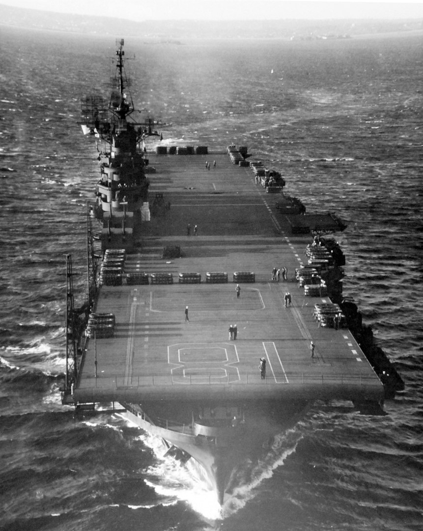 bmashina:  The aircraft carrier Wasp on 19 November 1945