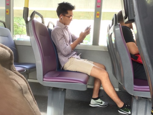 rawpassionhk:hunks-snapssg:Boy with nice legs.完美的腿，太帥了