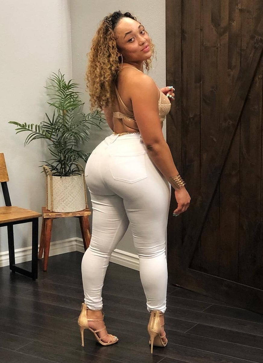 kingjazziedad:  DeliciouslySexy. Curvy. BootiDelicious Mami…. Ms Lorraine_SD 💜