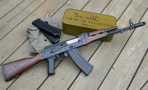 weaponslover:Let’s take another moment to appreciate the beauty of a real AK-74 - ©