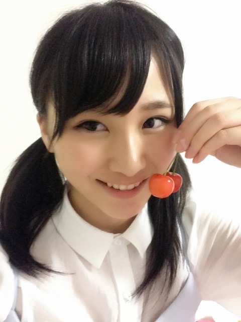 takahashijurifc:  Juri’s G+ : 11.09 PM (140703) ♪♪とーなーりどおし あーなーたーと わーたしサクランボー♪♪♪♪Riight neext to each otheryoouu andmee cherryy♪♪ お風呂はいってくるー🍒I’ll take a baath