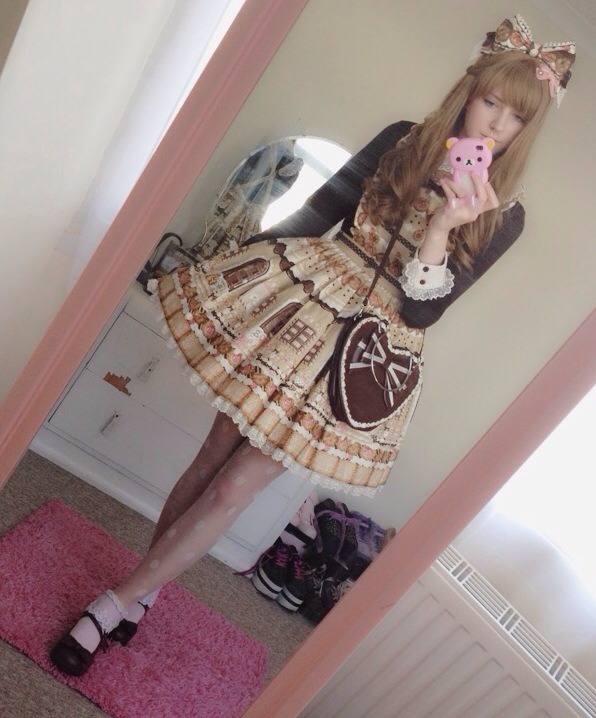 lilakitty:  I wore my sweet cream house apron skirt for the first time yesterday