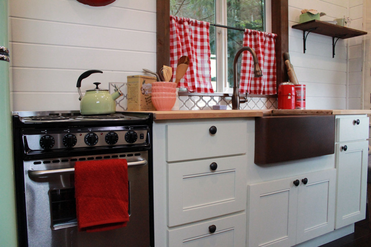 tinyhousetown:  A tiny house designed for a family of four who wanted a retro-styled