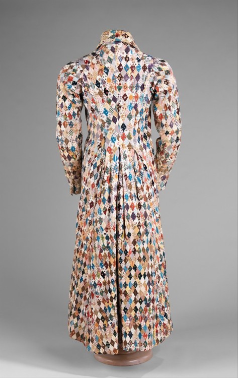 vinceaddams:vinceaddams:Top 3 photos: Patchwork Dressing Gown c. 1835, MAAS Collection.Bottom 3 phot