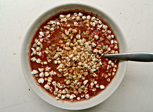 Breakfast: Smoothie bowl made with bananas, frozen cherries, frozen blueberries, cacao and oat mylk 