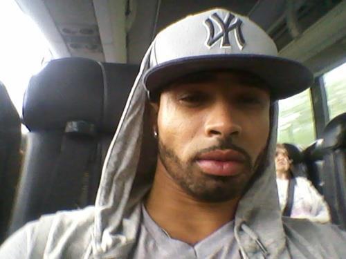 playboydreamz:  I NEEDED TO BE ON THAT BUS   