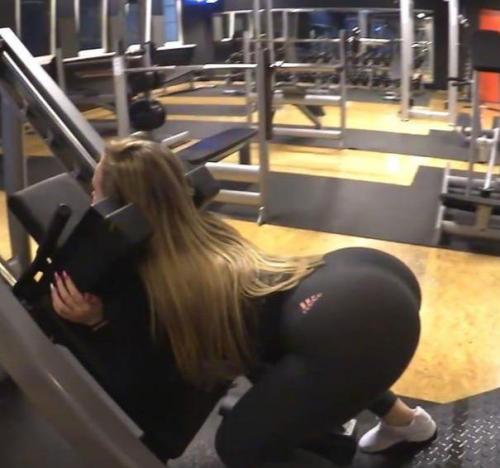 Porn yogapantlouv:  What a nice empty gym photos