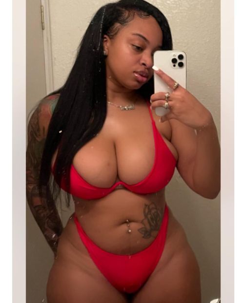 thicksexyasswomen2021:bluetheory2:Happy @thicksexyasswomen2021😁