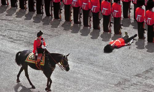 nikatosaurus:historicaltimes:Royal foot guard passed out due to heat just has Queen Elizabeth II rid