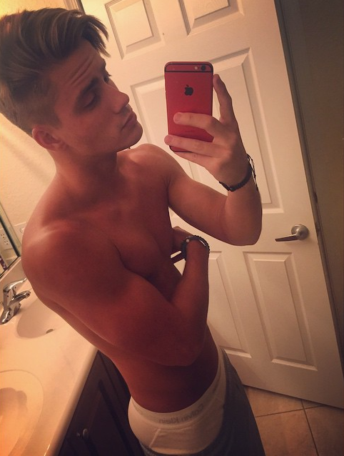 #Wannaseesomecuteboys