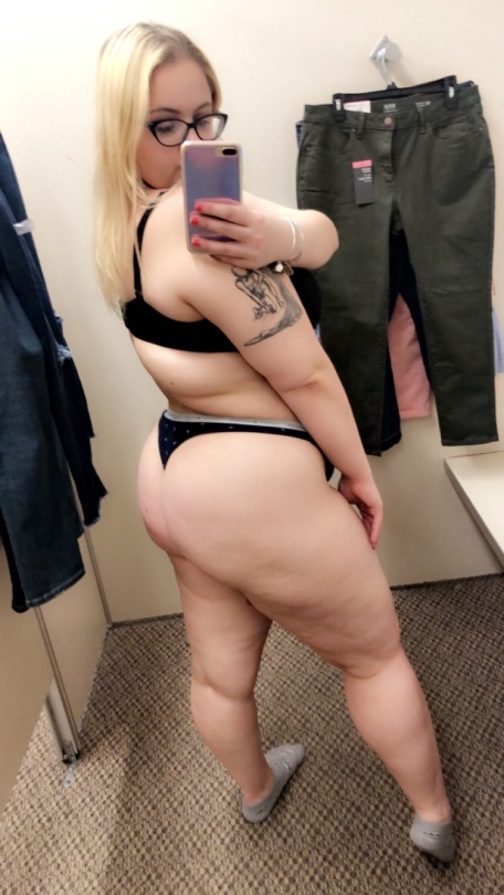 devil-babyx:  itd be so fun to sneak into a fitting room with me for some fun 😋